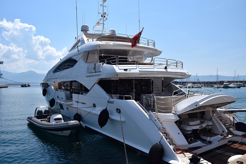 Comment profiter pleinement de son voyage en yacht de luxe ?